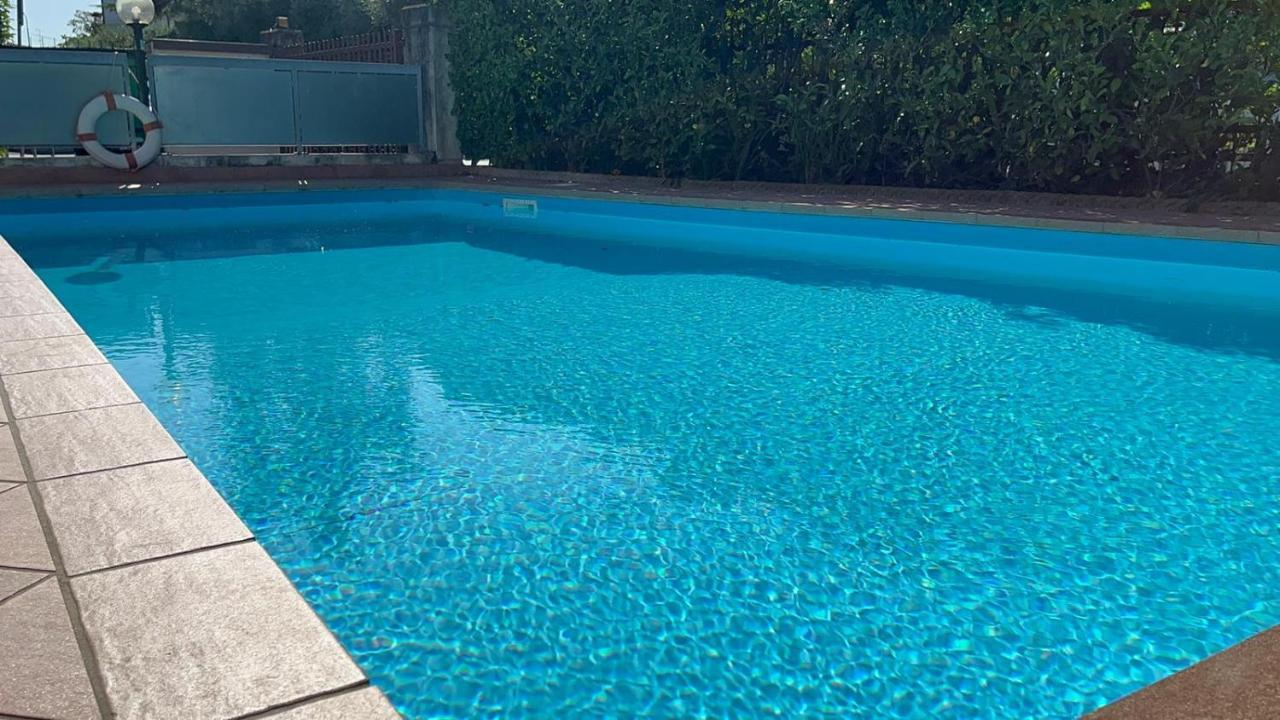 Free Parking - Blue Apartment Vicino Al Centro 西尔米奥奈 外观 照片